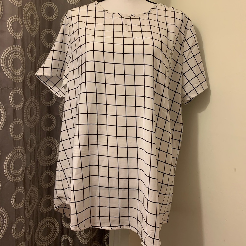 Alisha & Chloe Black and White Blouse